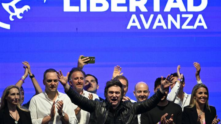 Victoria aplastante del partido de Milei en las elecciones legislativas de Argentina: supera por 14 puntos a la oposición peronista