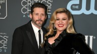 Kelly Clarkson Alludes To Ex-Husband's Death For First Time (& It's Class All The Way)