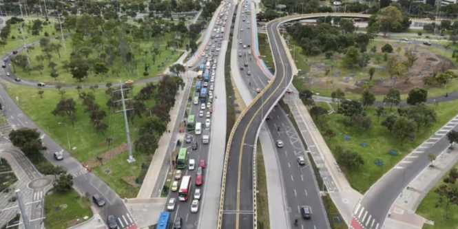 Puente curvo de la avenida 68 con calle 26 estará listo en noviembre de 2025, según el IDU 