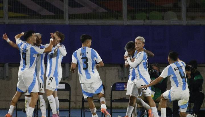 Argentina goleó a Australia en Valparaíso y clasificó a octavos de final del Mundial Sub
