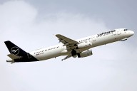 2 Teens Allegedly Stabbed with Metal Fork During Flight to Chicago, Man, 28, Charged