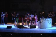 Raly Barrionuevo se presentó en Paraná e invitó a músicos locales a subir al escenario