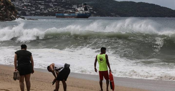 Provoca el huracán 'Priscilla' lluvias intensas, rachas de viento y oleaje en el Pacífico