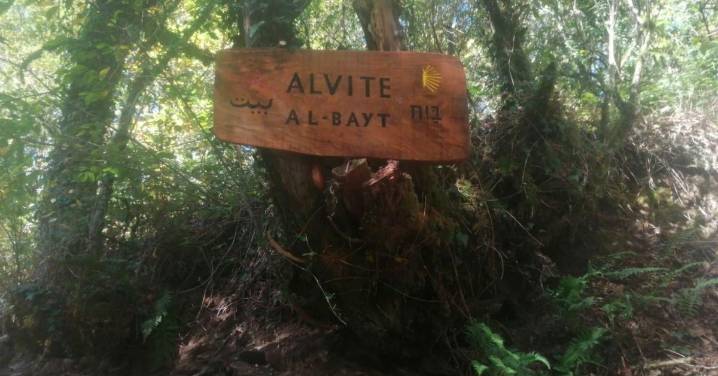 ¿Sabe usted que la localidad de Alvite, en el municipio de Beariz, cuenta con un cartel que representa su nombre en cuatro idiomas?