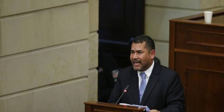 El Senado de Colombia debate reemplazar el IVA del 19% por un impuesto al consumo del 8%