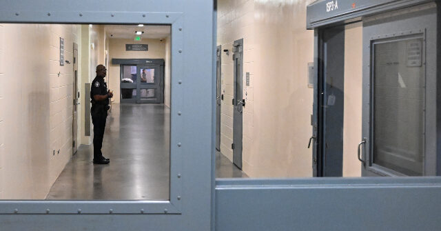 Seattle Jail Hires Illegal Migrants to Guard Citizens, Will Fight State Ban to Keep Them