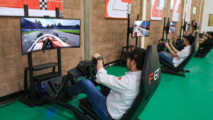 Realizan en Santiago primer torneo de automovilismo virtual en Latinoamérica