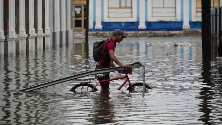 Jamaicans worry about loved ones after Hurricane Melissa