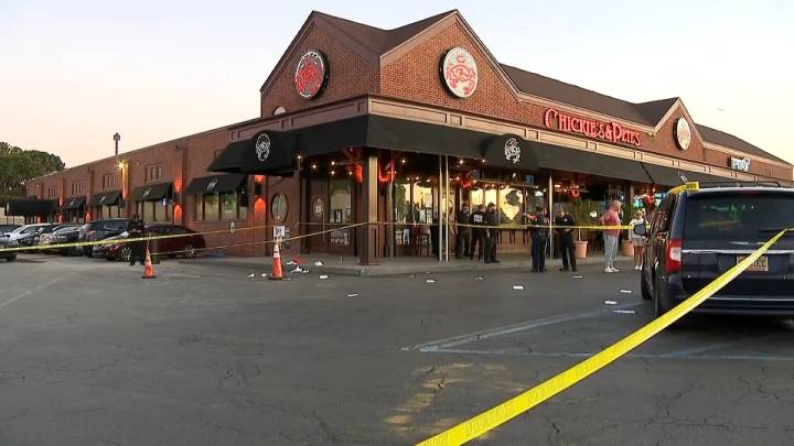 Shooting outside Chickie’s & Pete’s leaves 1 man dead, 1 hurt