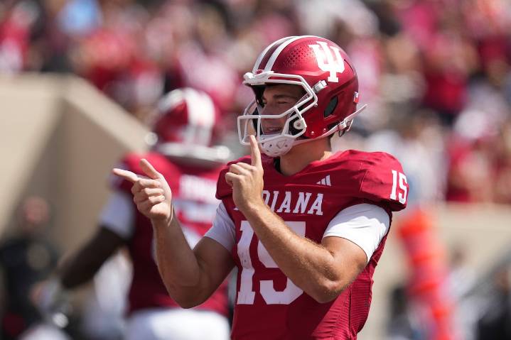 Quarterback duel: How Dante Moore, Fernando Mendoza match up in Oregon