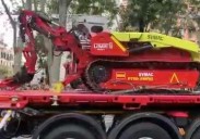 Dos vehículos de la UME, fabricados en Gijón y usados en la DANA de Valencia, en el desfile del Día de la Hispanidad