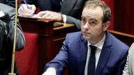 El Gobierno francés supera la primera moción de censura
