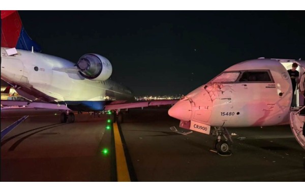 Dos aviones chocan en la calle de rodaje del aeropuerto LaGuardia
