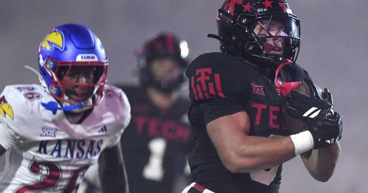 KU can't overcome early deficit, fall to No. 9 Texas Tech 42