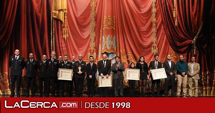 El Pleno aprueba por unanimidad la concesión de los reconocimientos del Día de la Ciudad a los alcaldes de la democracia, Feda, la UCLM, el Ejército del Aire y el Colegio de Médicos