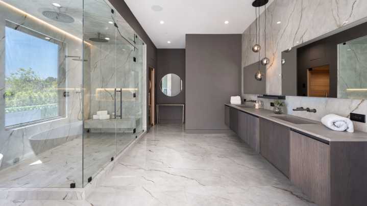 The Do's & Don'ts Of Hanging A TV In A Humid Bathroom