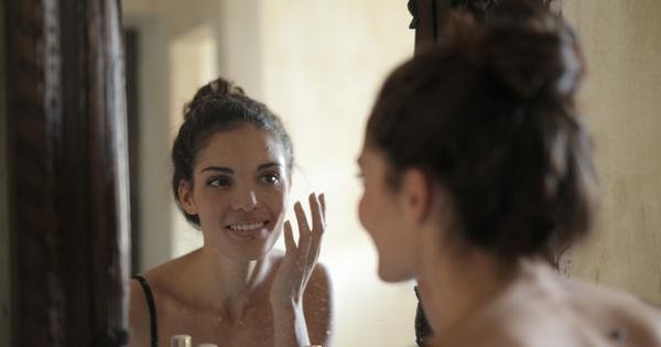 Peptides, antioxidants, vitamins: A dermatologist’s guide to taking care of mature, sun
