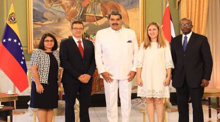 Embajadores de Cuba y Líbano entregan Cartas Credenciales al presidente Maduro