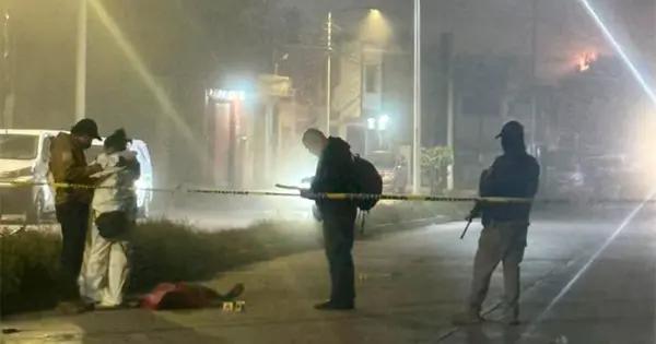 Fallece motociclista al estrellarse contra poste