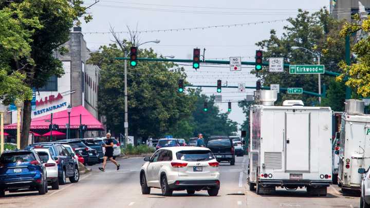 Should Bloomington allow two-way traffic on College and Walnut?
