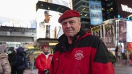 ¿Quién es Curtis Sliwa, el extravagante personaje que divide a los republicanos ante las elecciones a alcalde de Nueva York?
