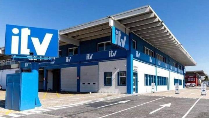 VÍDEO | Buenas noticias para los conductores: si tu coche está en esta lista, te libras de pasar la ITV en España a partir de 2025
