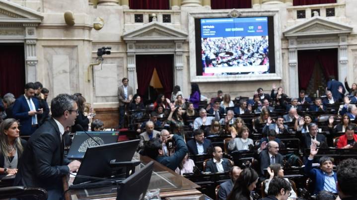 Máxima tensión en Diputados: la oposición busca frenar los DNU y citar a Karina Milei tras la salida de Espert de la Comisión de Presupuesto