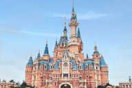 Las dos mayores agencias de viajes de España pelean por vender viajes a Disney. Así es el negocio de los sueños infantiles