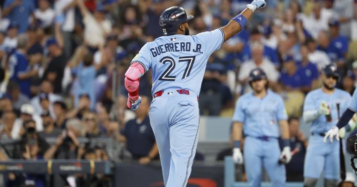 Superan Azulejos a Dodgers y empatan la Serie Mundial