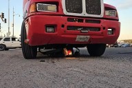 Terrible accidente entre un tráiler y motociclista deja un muerto en Av. Forjadores, en La ...