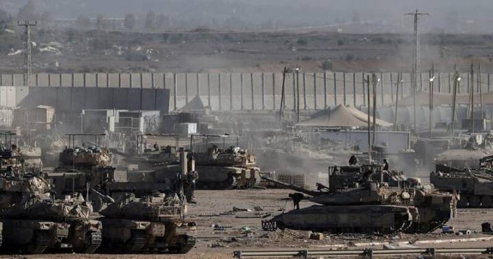 Israeli Forces Begin Pullback from Gaza Under Landmark Ceasefire Deal