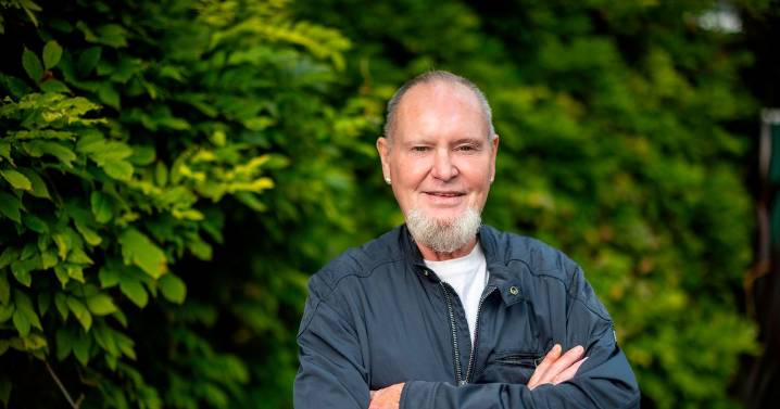 Gazza claims he is a 'poet' and has written touching tribute to Sir Bobby Robson