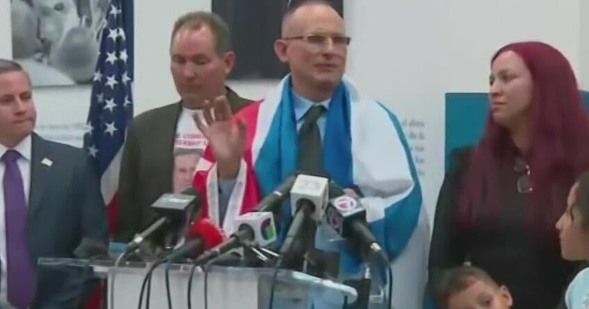 Cuban dissident José Daniel Ferrer arrives in Miami after years behind bars