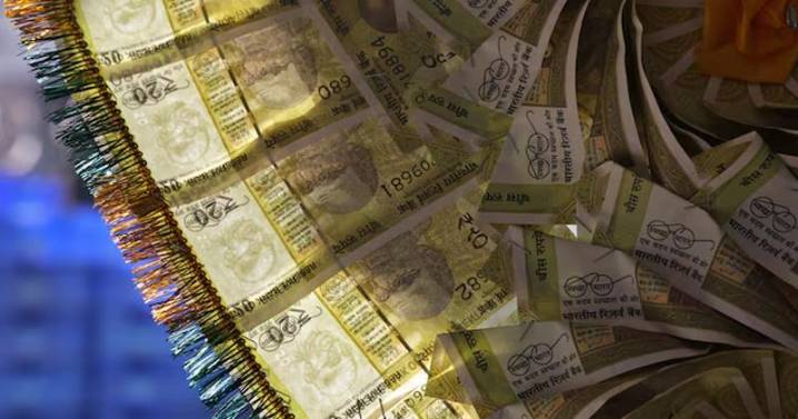 Rupee Under Pressure as RBI Defends 88.80 Amid Dollar Surge