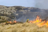 Un auto se prendió fuego y desencadenó un feroz incendio en parque nacional en Córdoba