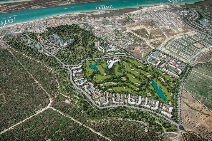 La costa de Huelva lleva décadas turistificándose. Ahora una de sus últimas zonas vírgenes se convertirá en una megaurbanización