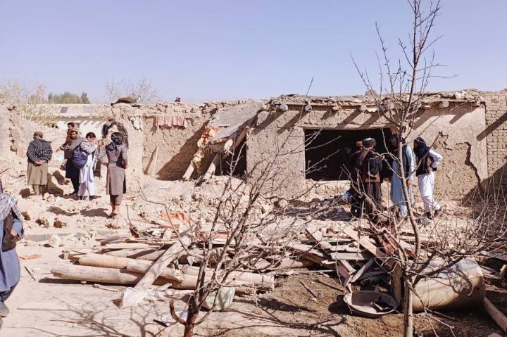 Afghanistan and Pakistan pledge to respect ceasefire after more than a week of deadly fighting
