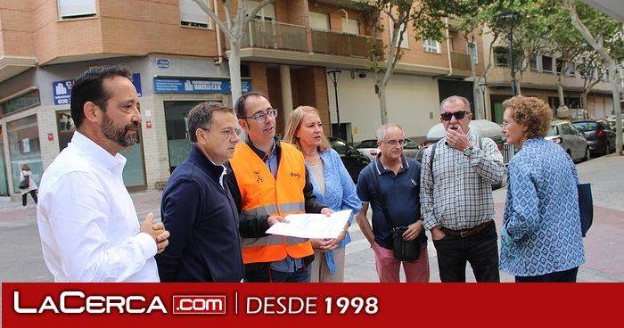 Manuel Serrano sostiene que las obras que el Ayuntamiento está acometiendo en 1.700 metros cuadrados de la calle Padre Romano mejorarán su accesibilidad, movilidad y seguridad