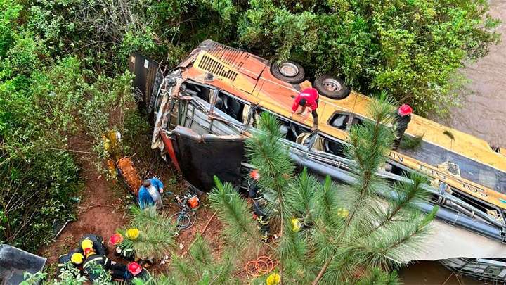 Misiones: dos muertos y decenas de heridos tras el vuelco de un colectivo