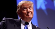 Exige Trump pago de 230 millones de USD al Departamento de Justicia