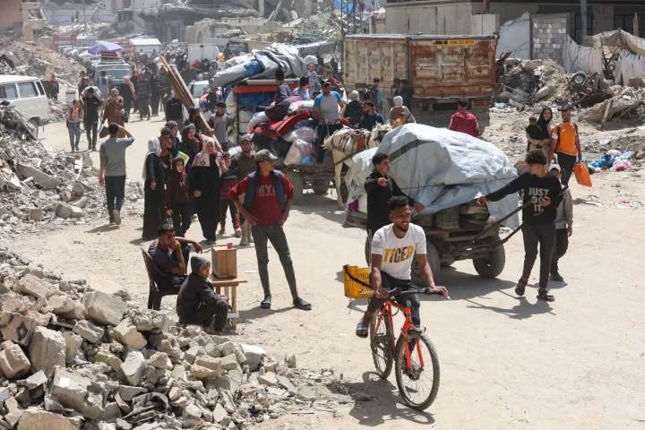 Israel cesa ofensiva en Gaza y los palestinos emprenden camino de regreso a sus hogares