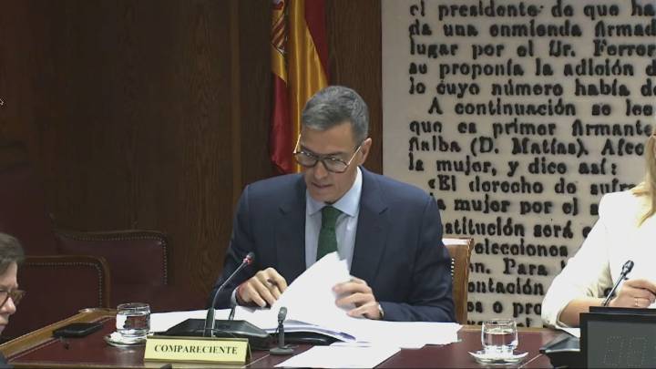 Sánchez comparece en el Senado, en directo | Sánchez defiende la financiación "absolutamente limpia" del PSOE: "Es la comisión de la difamación"