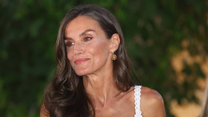 La pose favorita de la reina Letizia, ¿qué significa según la psicología su gesto más personal?