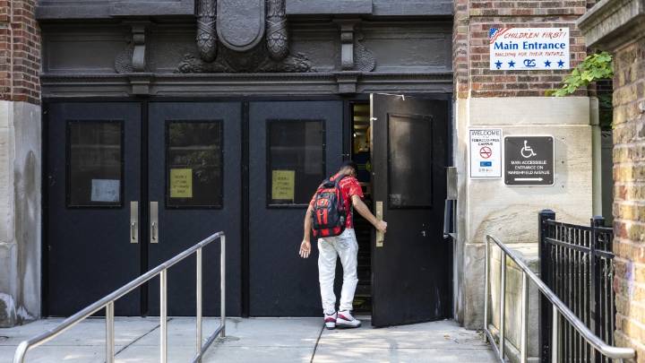 Illinois grad rate hits new high even as ACT scores lag and students continue to miss class