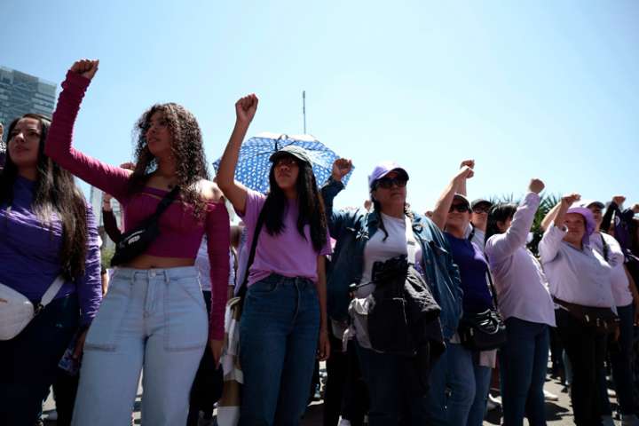 marchan en ciudades de México para pedir por los derechos de la mujer y la vida