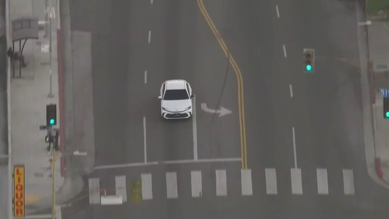 LIVE: Police chase underway involving possible kidnapping, robbery suspects