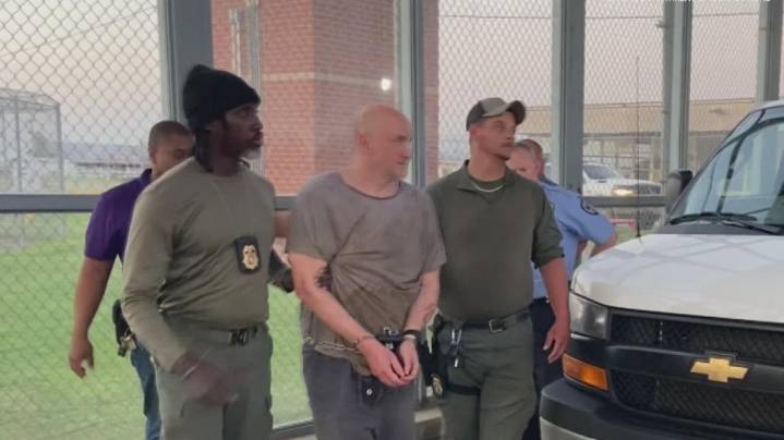 Trial for Arkansas prison escapee rescheduled to 2026