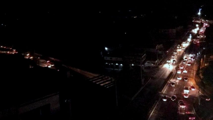 Apagón deja sin electricidad a la mitad de Brasil