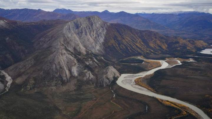 Trump directs admin to approve mining road