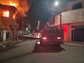Cuerpo de Bomberos de Iribarren controla incendio de vivienda en la calle 21 con carrera 22 de Barquisimeto